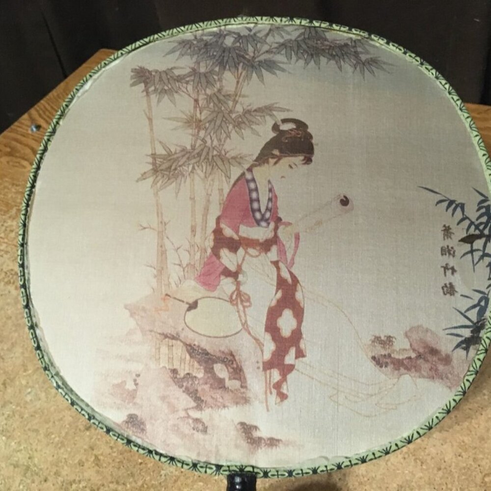 SILK ORIENTAL FAN ROUND GIRL SITTING BY TREES - Picture 6 of 9